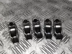 Коромысло клапана (рокер)