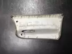 Обшивка двери передней левой (дверная карта)