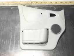 Обшивка двери передней левой (дверная карта)