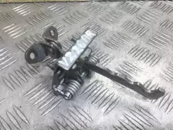 Ограничитель открывания двери передней