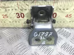 Петля двери задней левой