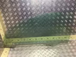 Стекло двери передней левой