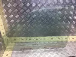 Стекло двери передней левой