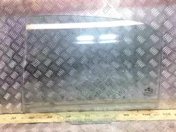 Стекло двери задней левой