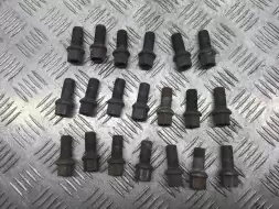 Болт колесный