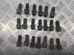 Болт колесный