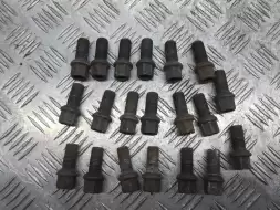 Болт колесный