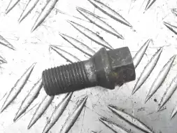 Болт колесный