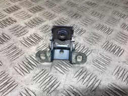 Петля крышки багажника