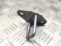 Замок капота