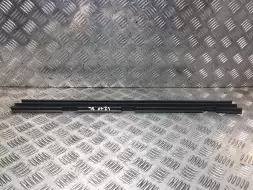 Молдинг двери задней левой