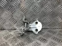 Петля двери задней левой