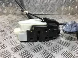 Замок двери передней правой