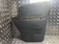 Обшивка двери передней правой (дверная карта)