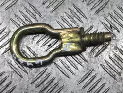 Крюк буксировочный