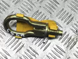 Крюк буксировочный