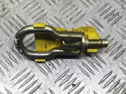 Крюк буксировочный