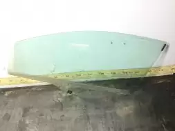 Стекло двери передней левой