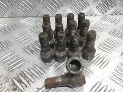 Болт колесный