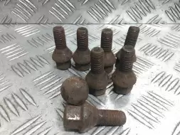 Болт колесный