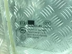 Стекло двери передней правой
