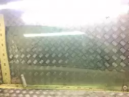 Стекло двери передней правой