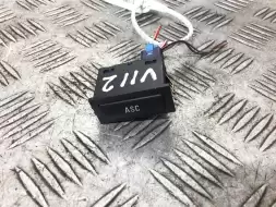 Кнопка антипробуксовочной системы (ABS/ESP)