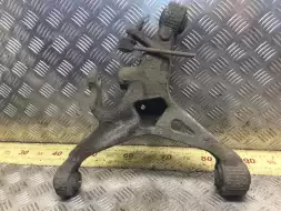 Рычаг передний левый