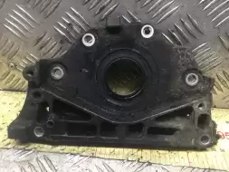 Крышка двигателя передняя