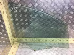 Стекло двери передней правой