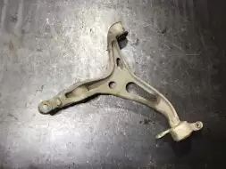 Рычаг передний левый