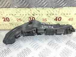 Крепление бампера переднего