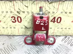 Петля крышки багажника