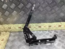 Петля капота левая