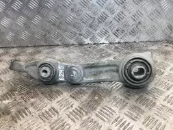 Рычаг передний левый