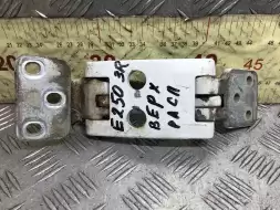 Петля двери задней правой