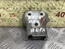 Петля двери передней правой