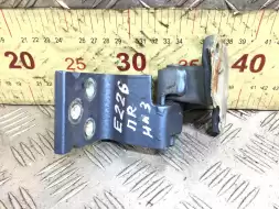 Петля двери передней правой