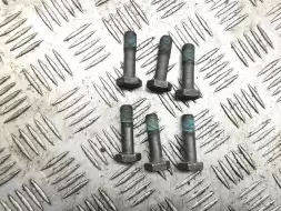 Болт маховика