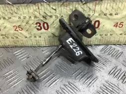 Ограничитель открывания двери передней