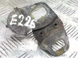 Замок капота