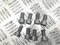 Болт маховика