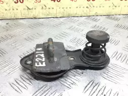 Замок капота