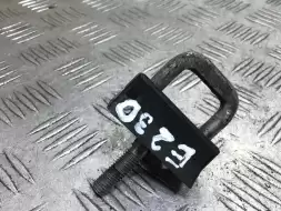 Замок капота