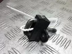 Замок капота