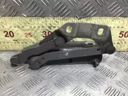 Петля капота правая