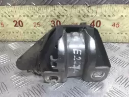 Петля крышки багажника