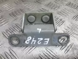 Петля крышки багажника