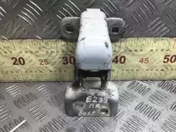 Петля двери передней правой