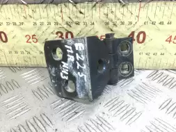 Петля двери передней правой